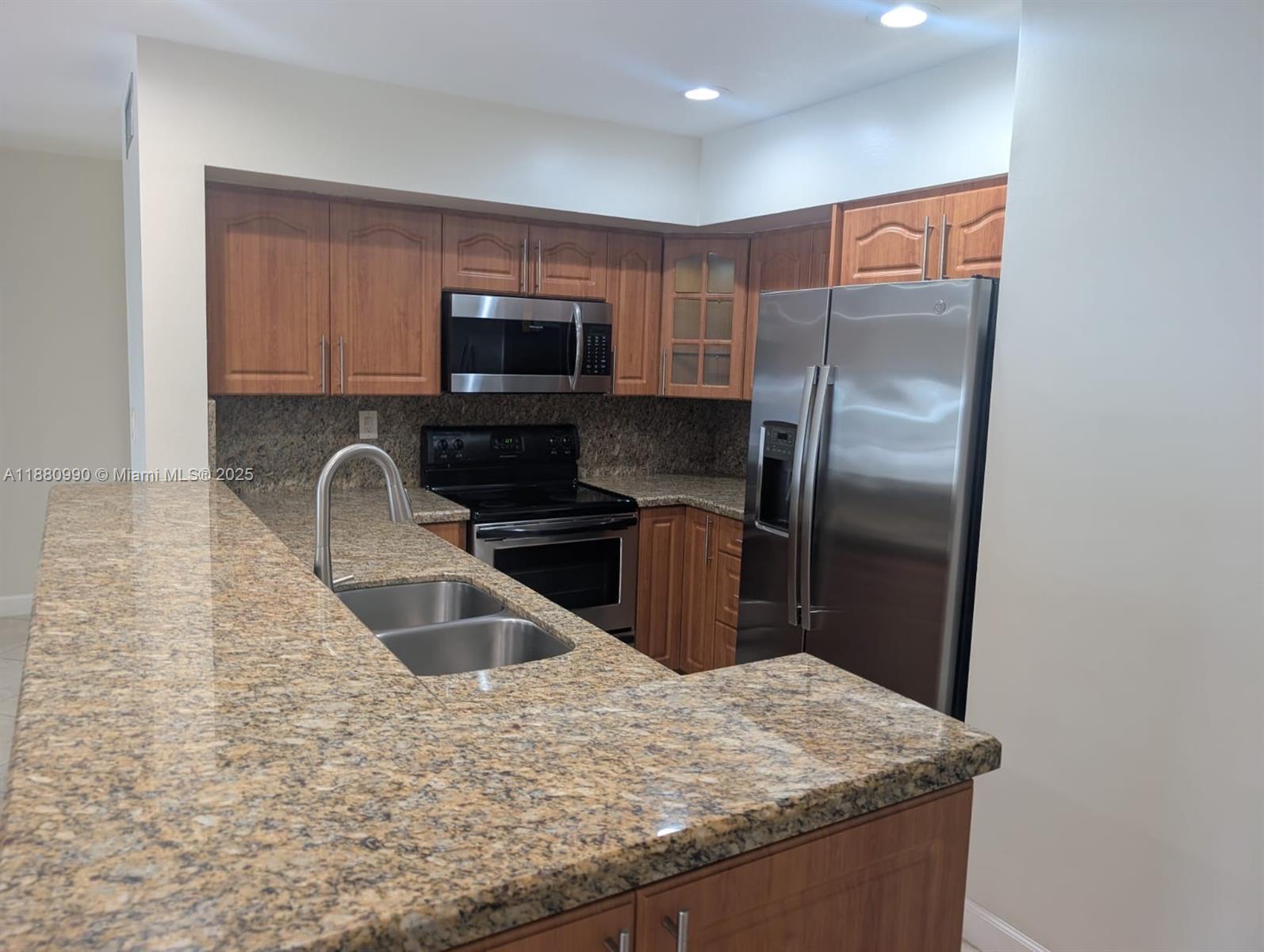 MIAMI LAKES - LAKE SANDRA - Residential Lease