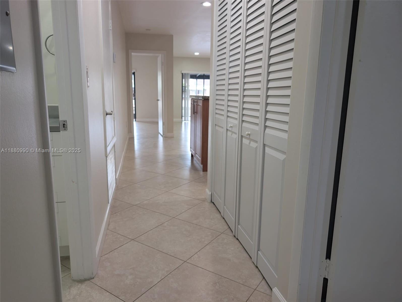 MIAMI LAKES - LAKE SANDRA - Residential Lease