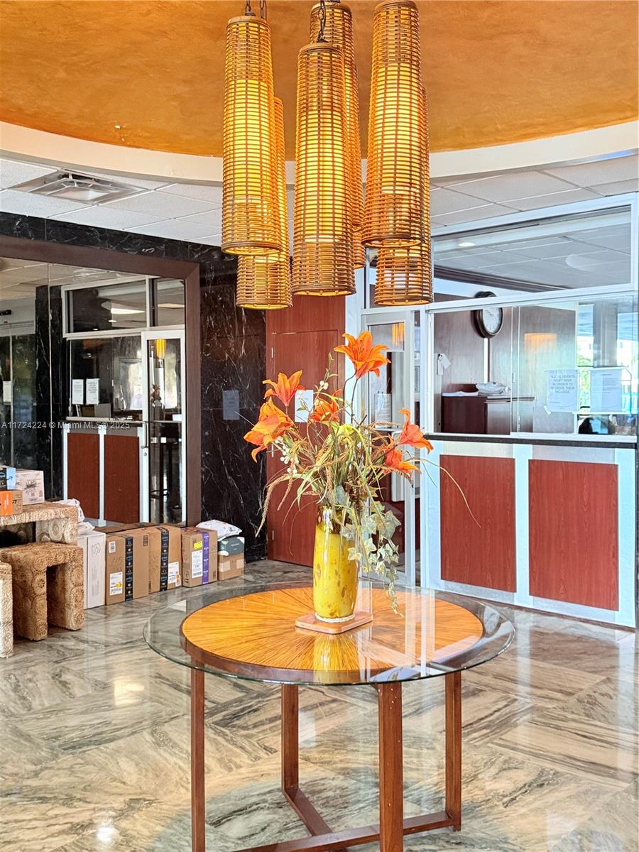 ARLEN HOUSE WEST CONDO - Residential