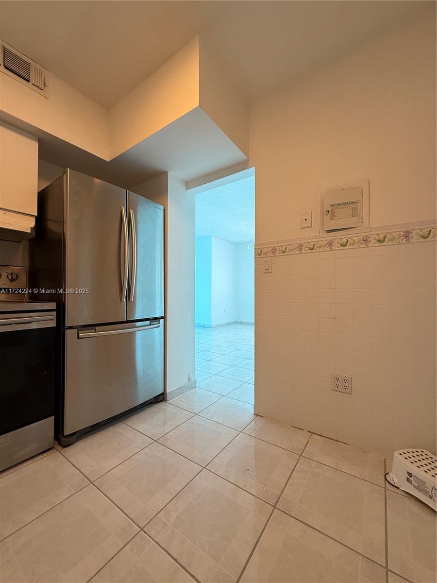 ARLEN HOUSE WEST CONDO - Residential