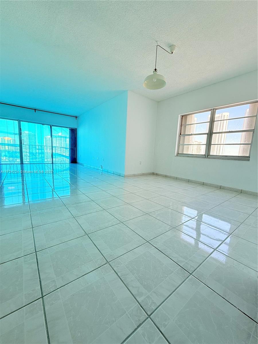 ARLEN HOUSE WEST CONDO - Residential