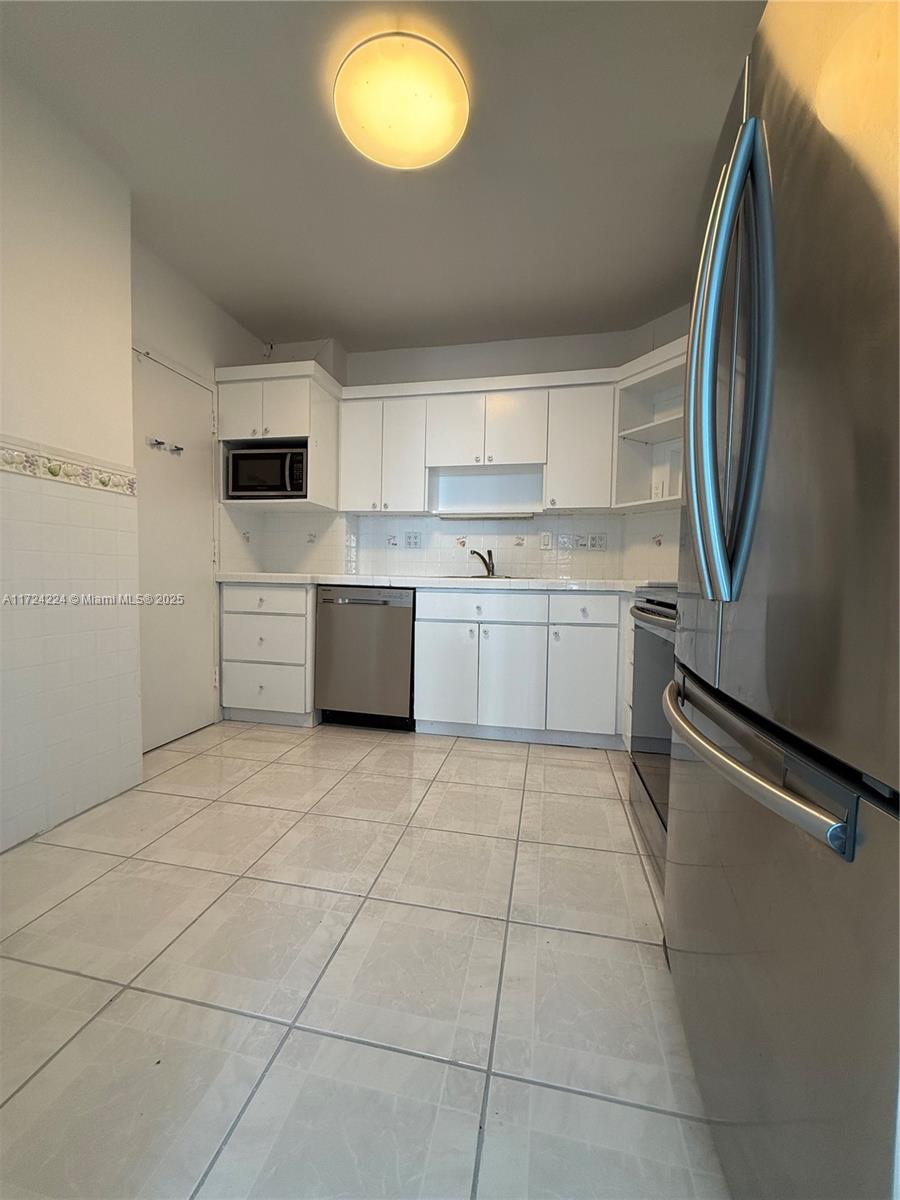 ARLEN HOUSE WEST CONDO - Residential