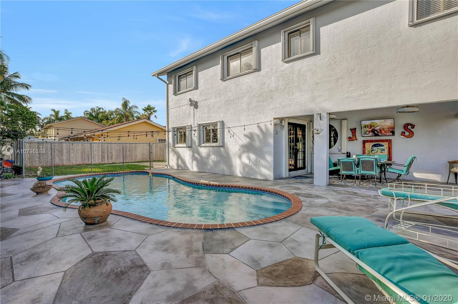 MEDITERRANIA - Residential