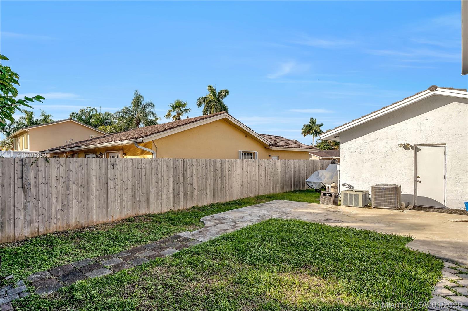 MEDITERRANIA - Residential