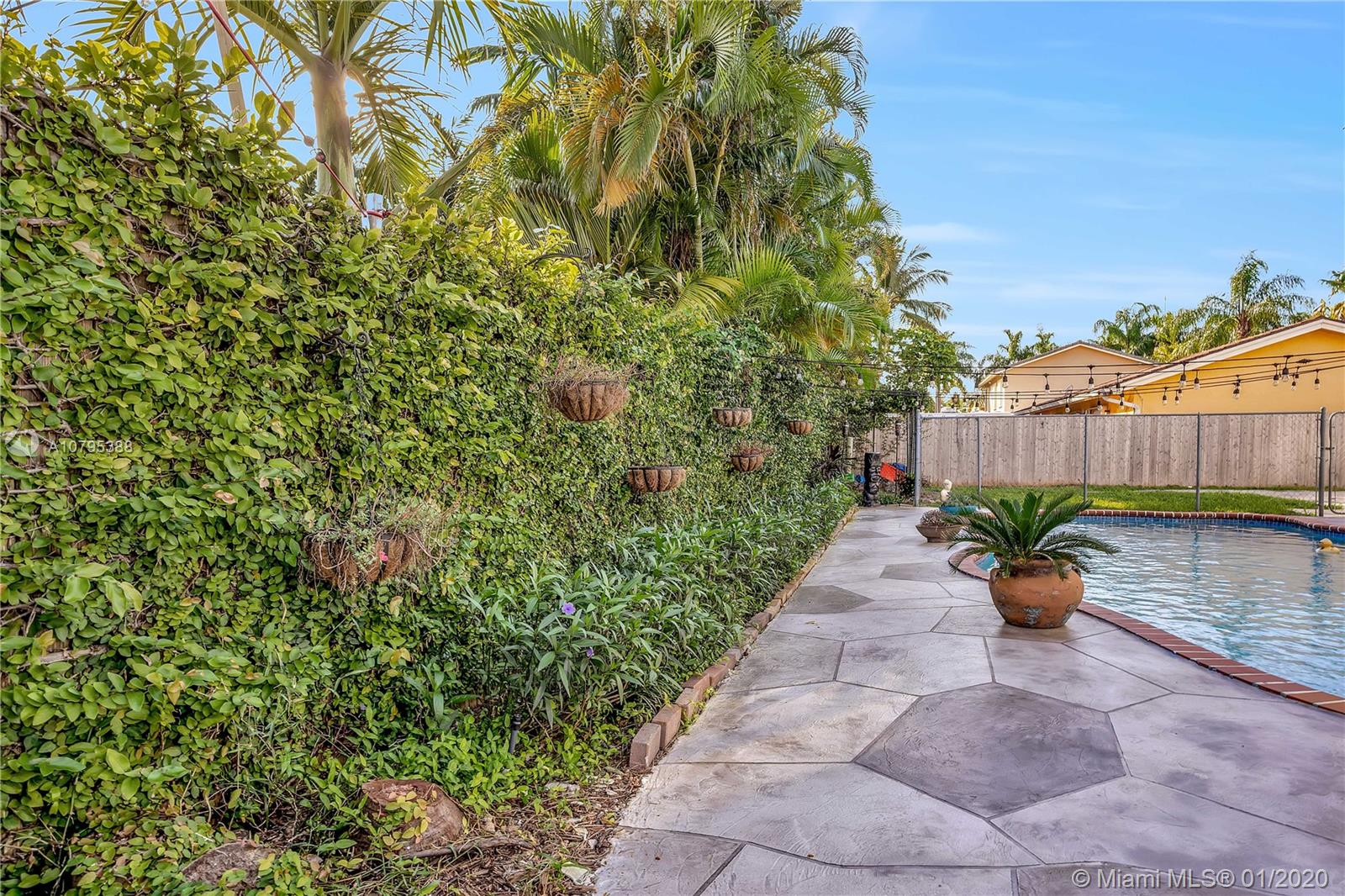 MEDITERRANIA - Residential