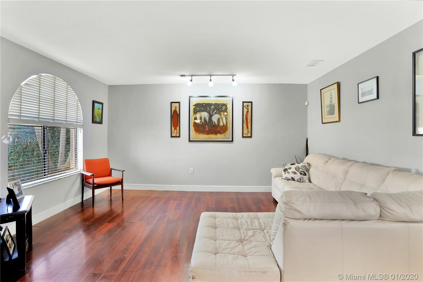 MEDITERRANIA - Residential