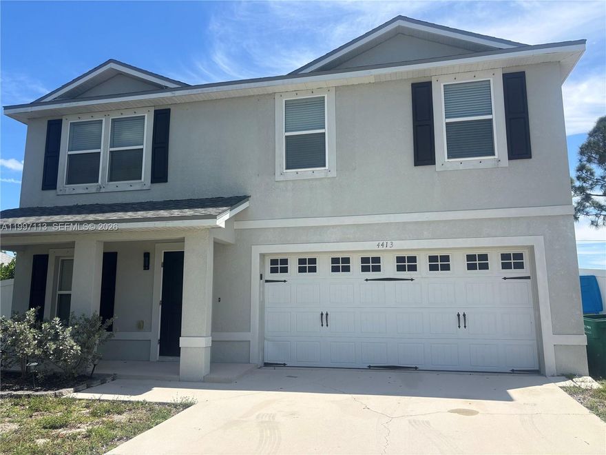 Beautiful three-bedroom, two-and-a-half-bathroom home in excellent condition, located in a quiet, central, and family-friendly area. ROOF 2023 NO HOA