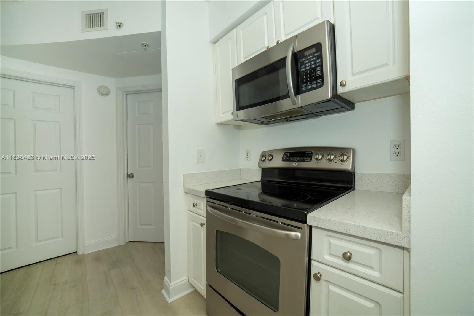 17125 N Bay Rd 3101