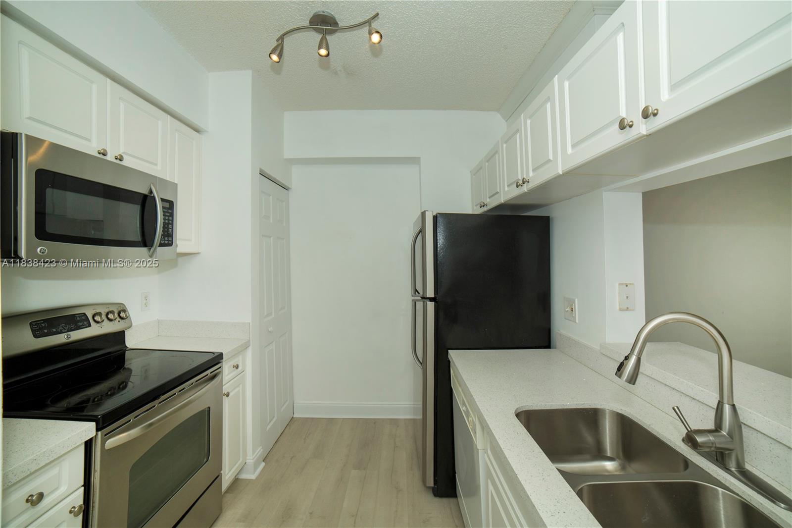 17125 N Bay Rd 3101