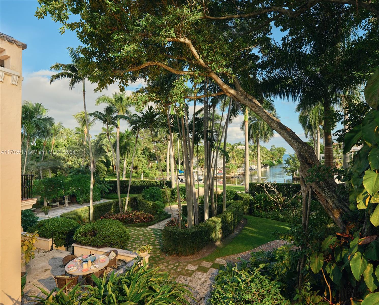 THE MOORINGS - Residential