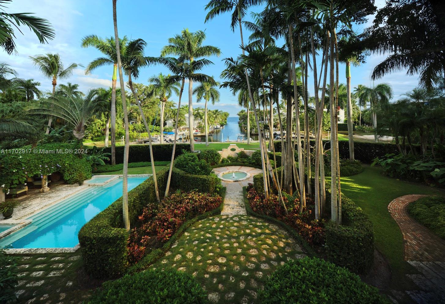 THE MOORINGS - Residential