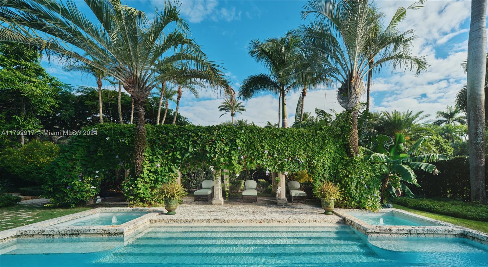 THE MOORINGS - Residential
