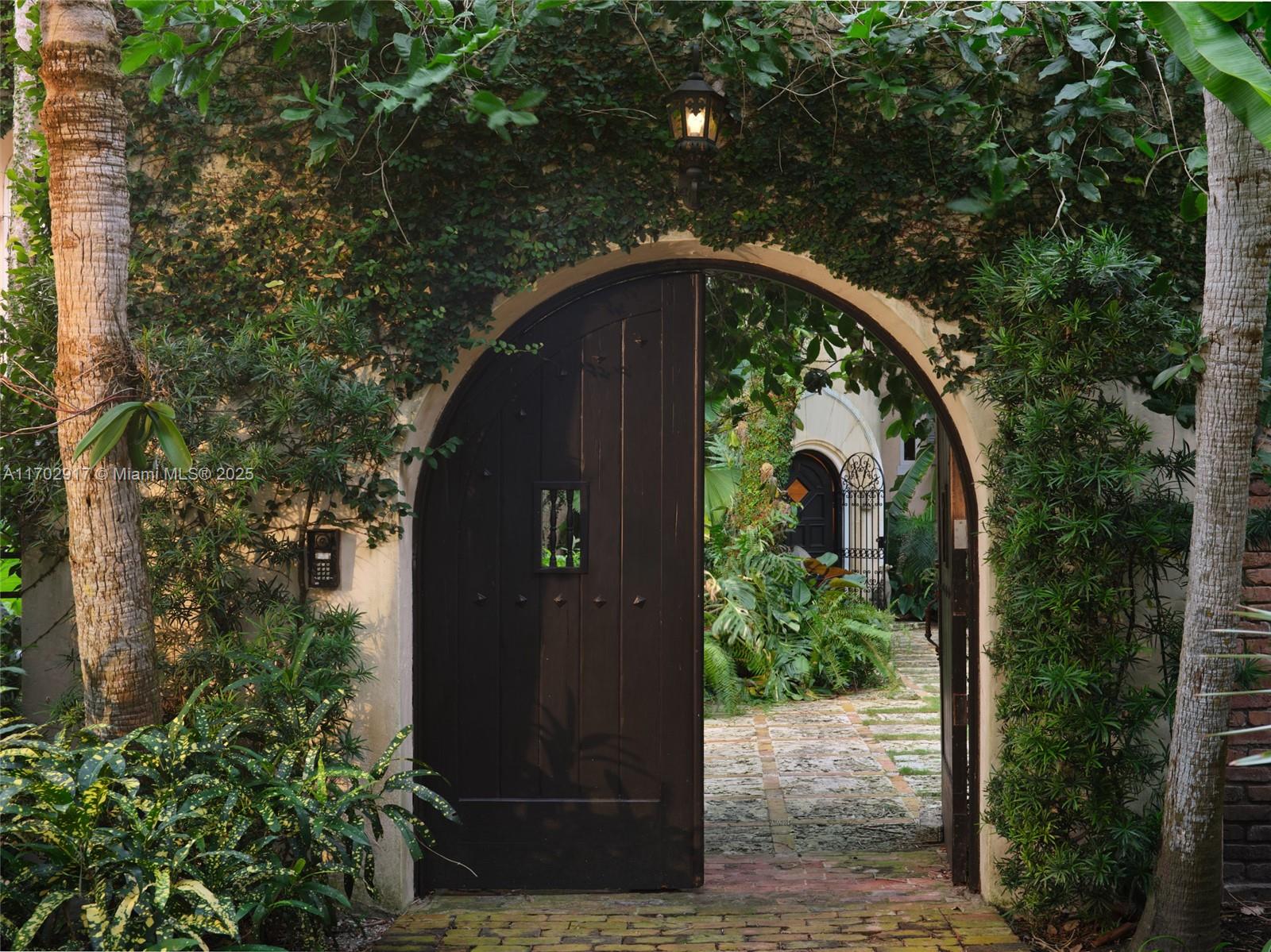 THE MOORINGS - Residential