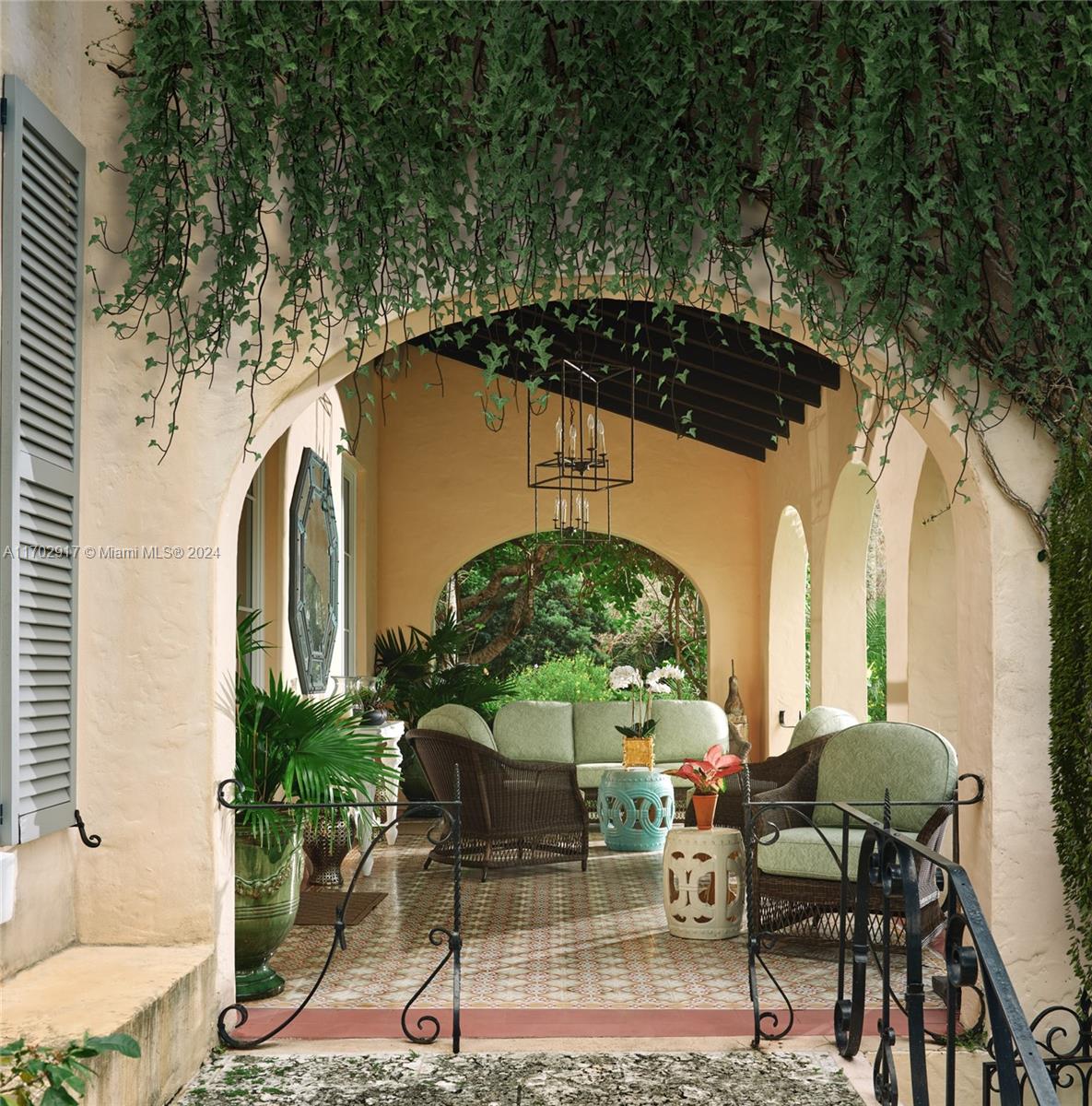 THE MOORINGS - Residential