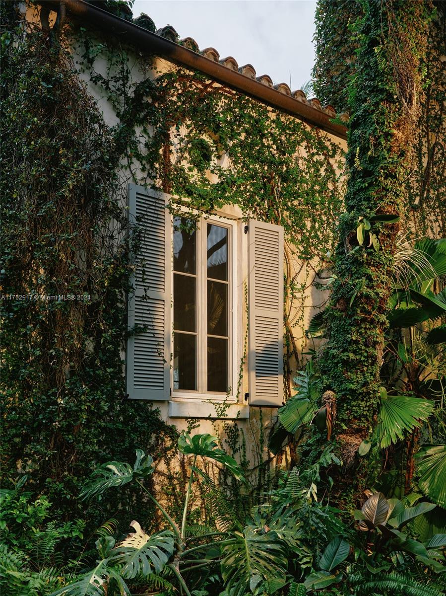 THE MOORINGS - Residential