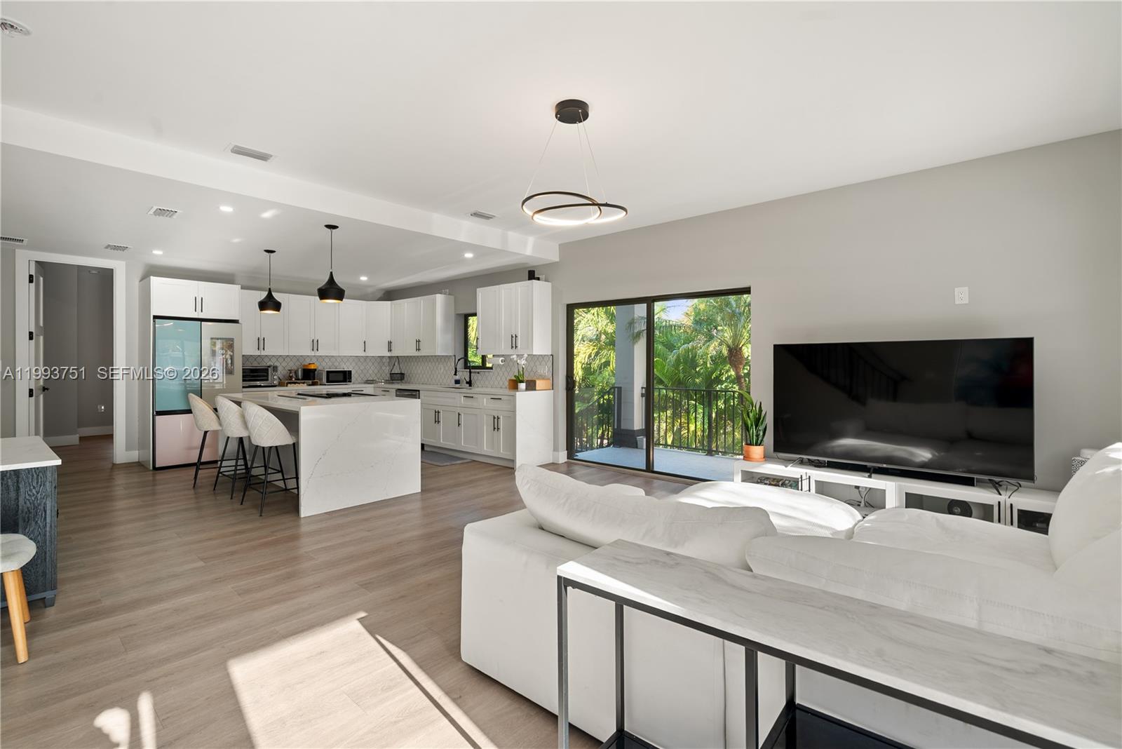 PARADISE POINT - Residential