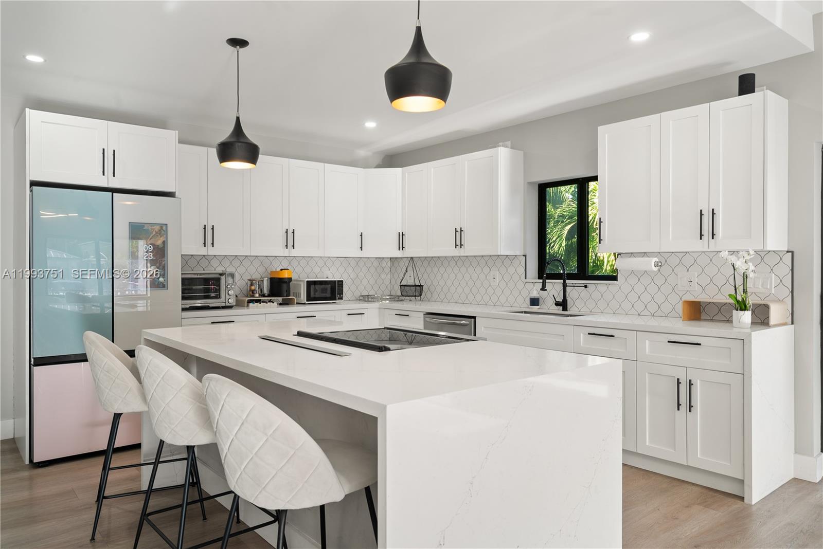 PARADISE POINT - Residential