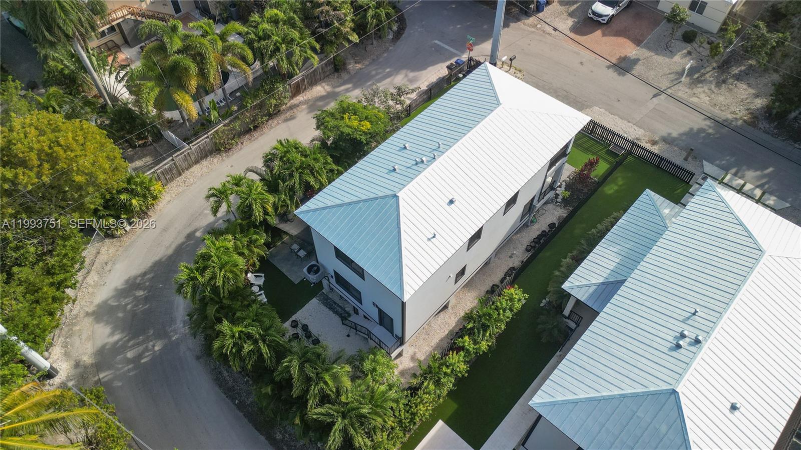 PARADISE POINT - Residential