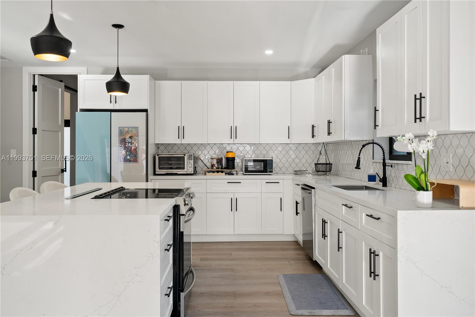 PARADISE POINT - Residential