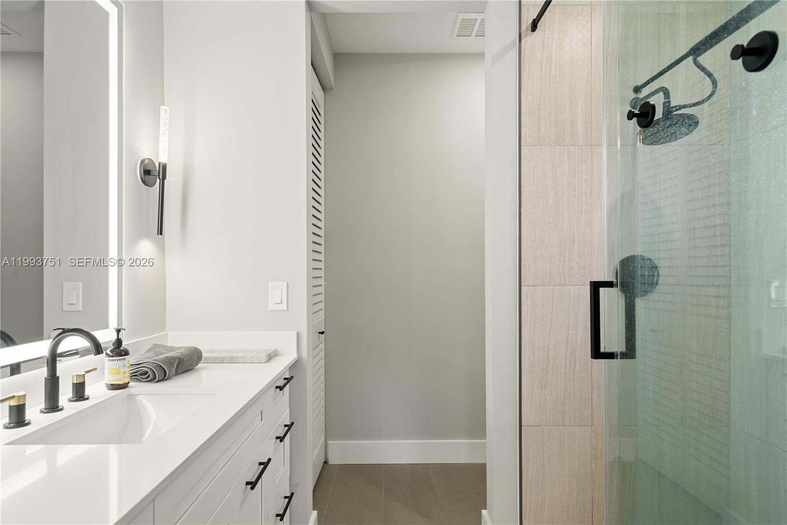 PARADISE POINT - Residential