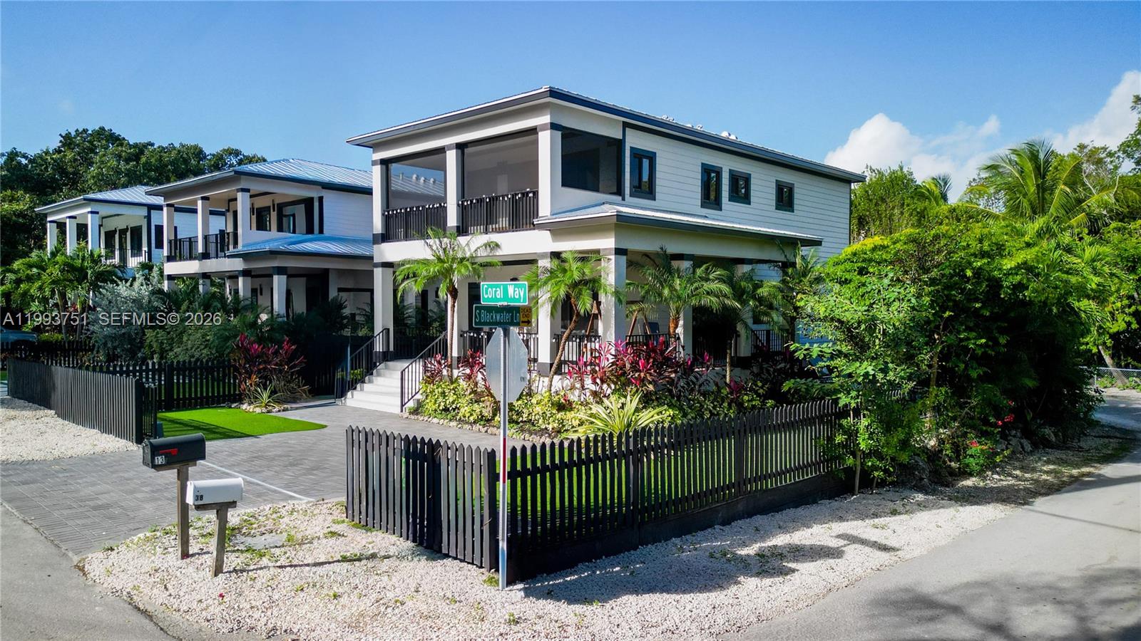 PARADISE POINT - Residential