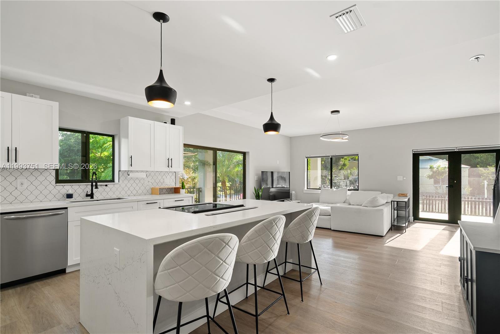 PARADISE POINT - Residential