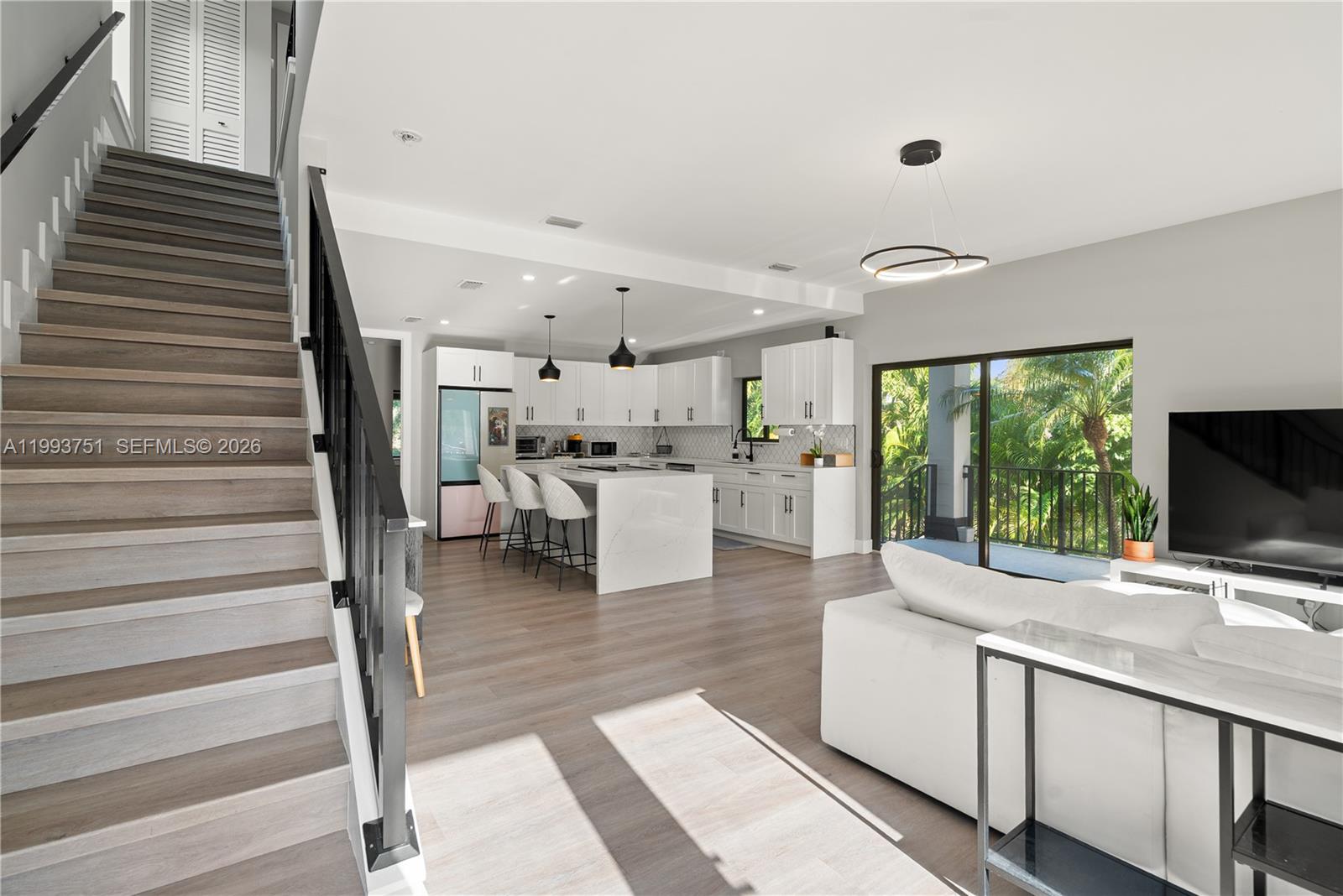 PARADISE POINT - Residential