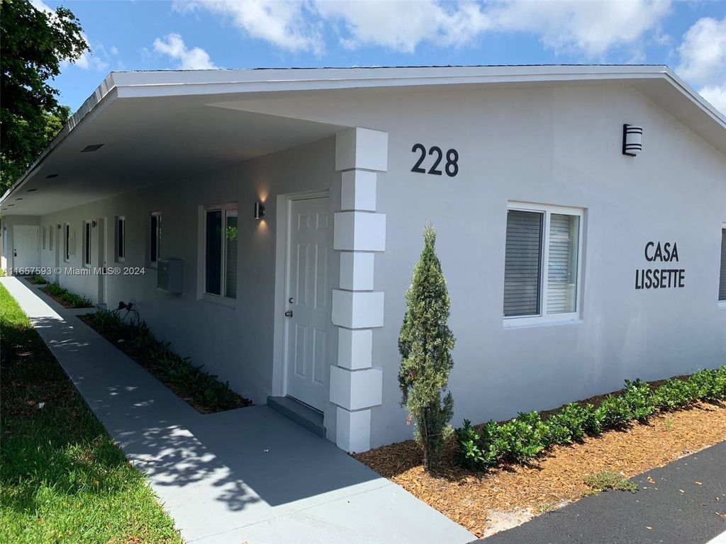 Photo of 228 SW 8th St #4, Fort Lauderdale, FL 33315 (MLS # A11657593)