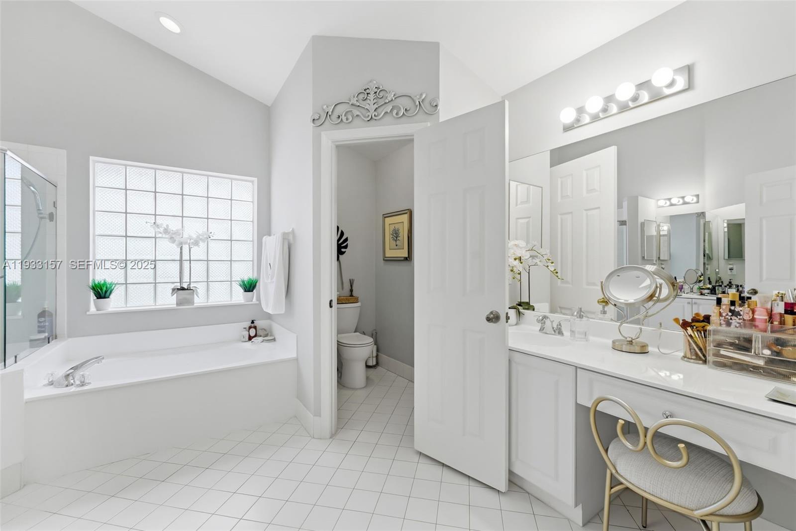 COUNTRY ISLES COVE - Residential