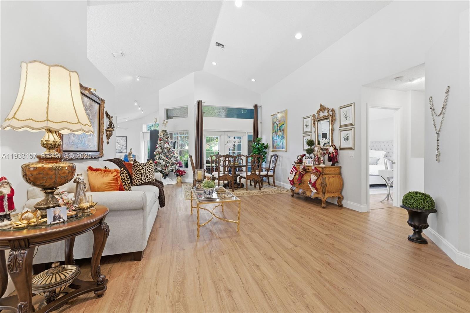 2019 Cove Ln, Weston, FL, 33326/$840,000 3 2019 Cove Ln