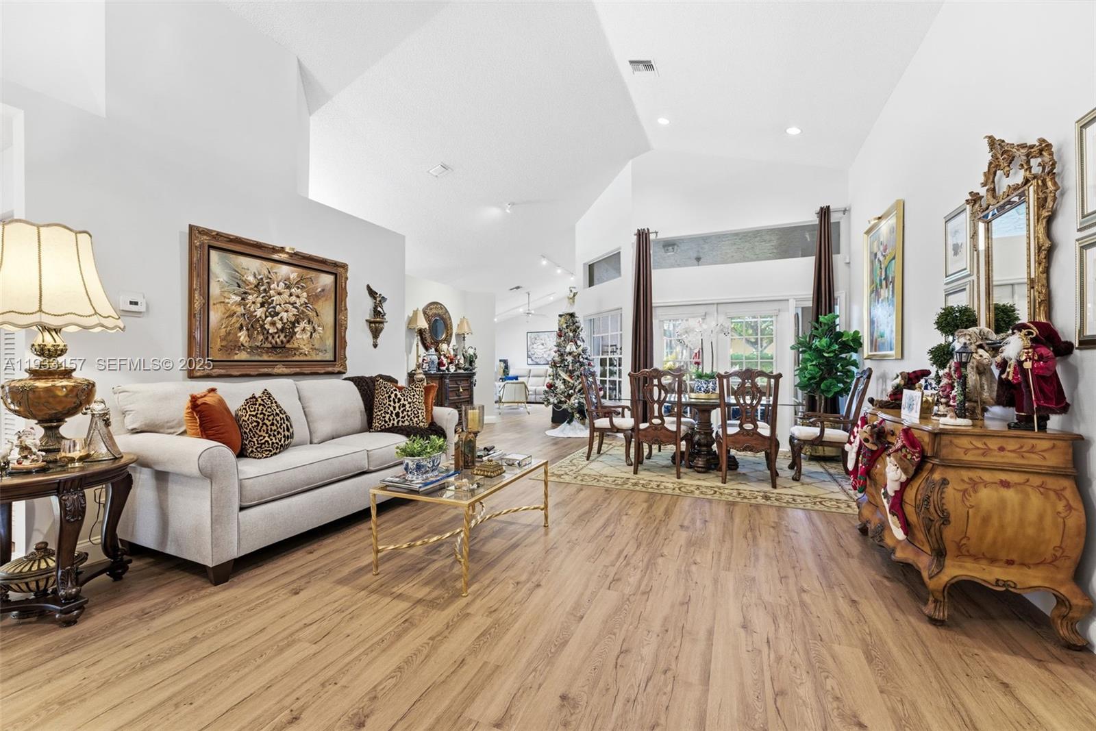 2019 Cove Ln, Weston, FL, 33326/$840,000 4 2019 Cove Ln