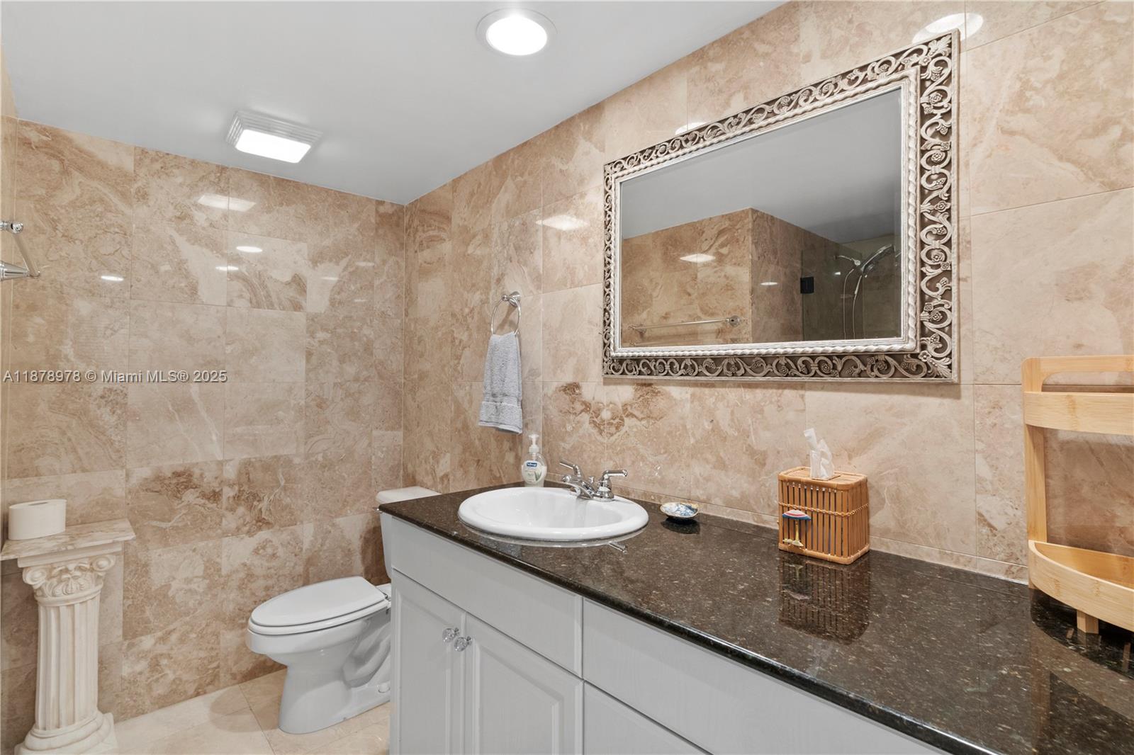 RIVIERA CONDO - Residential