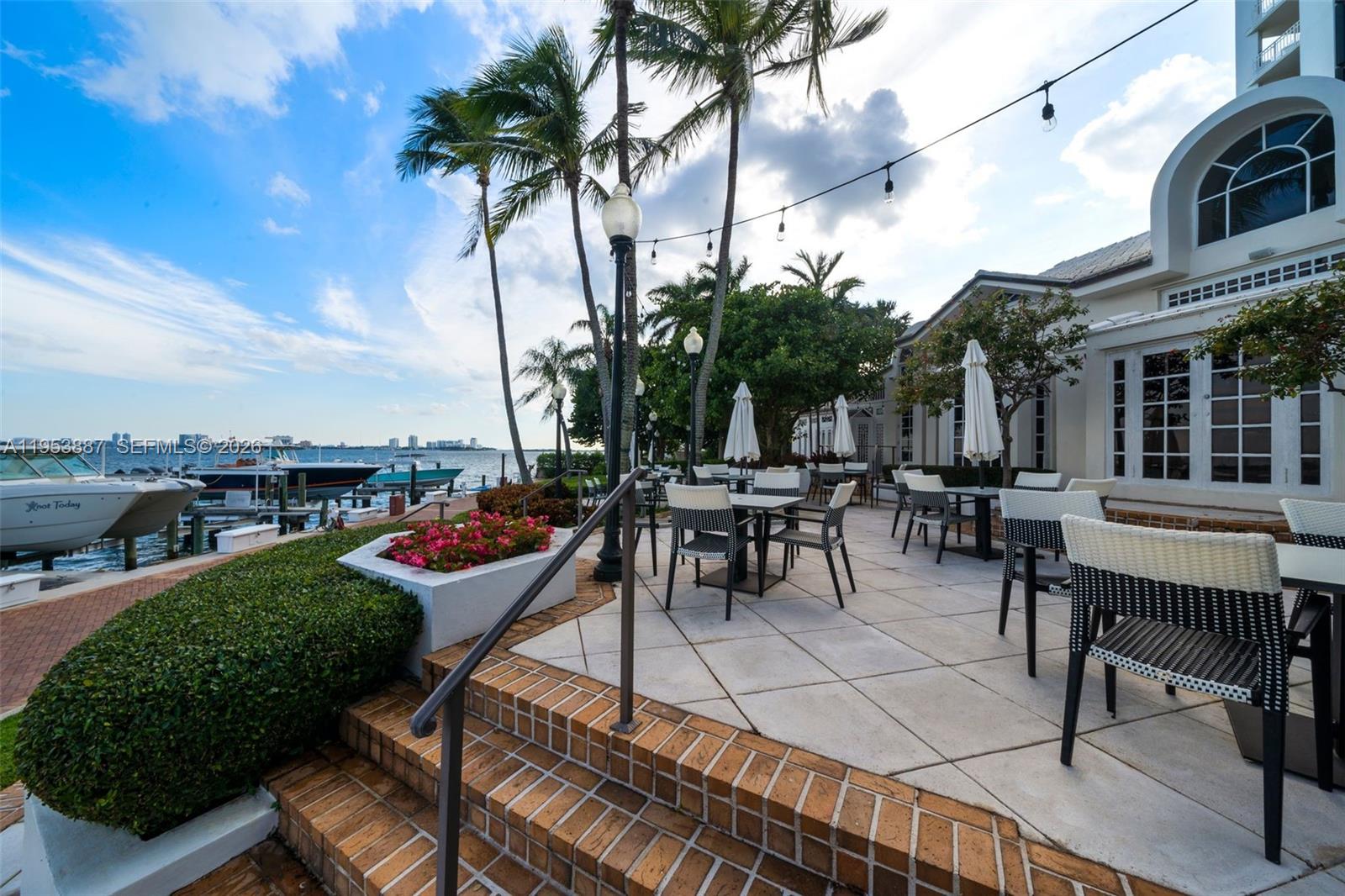 TOWERS OF QUAYSIDE CONDO - Residential