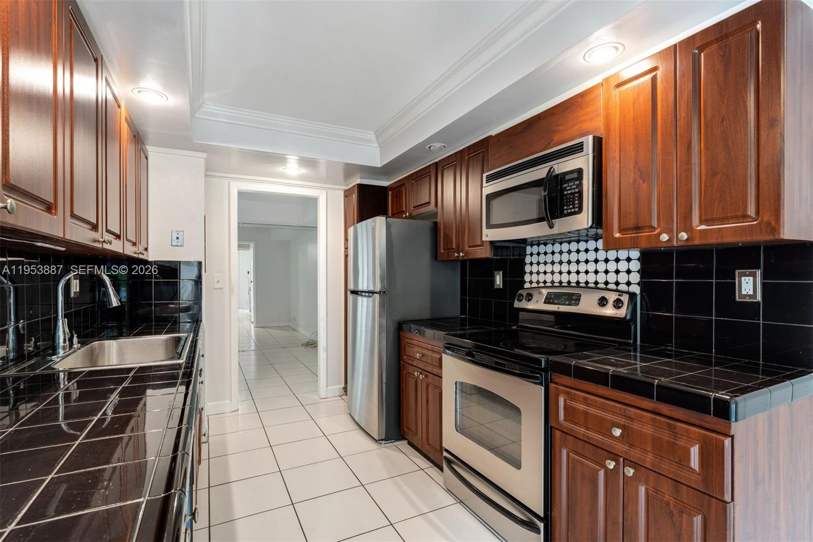 TOWERS OF QUAYSIDE CONDO - Residential