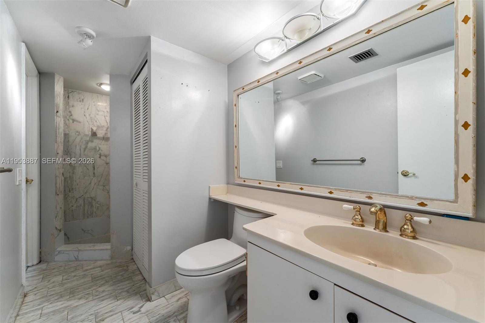 TOWERS OF QUAYSIDE CONDO - Residential