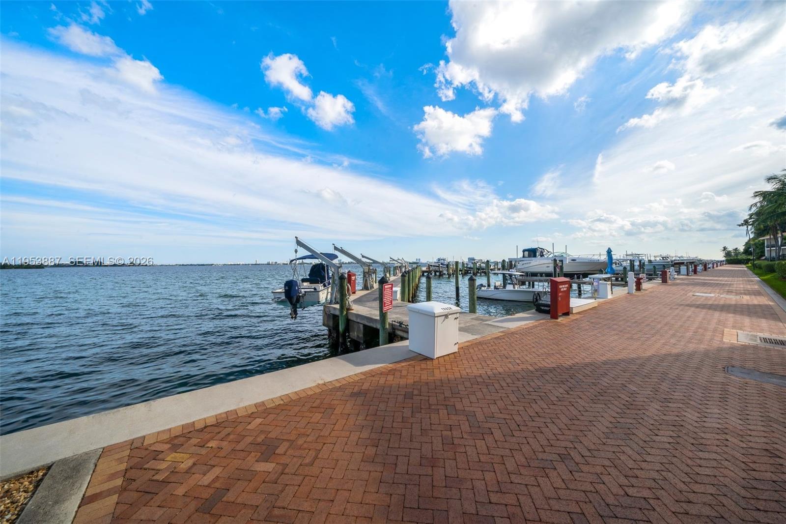 TOWERS OF QUAYSIDE CONDO - Residential