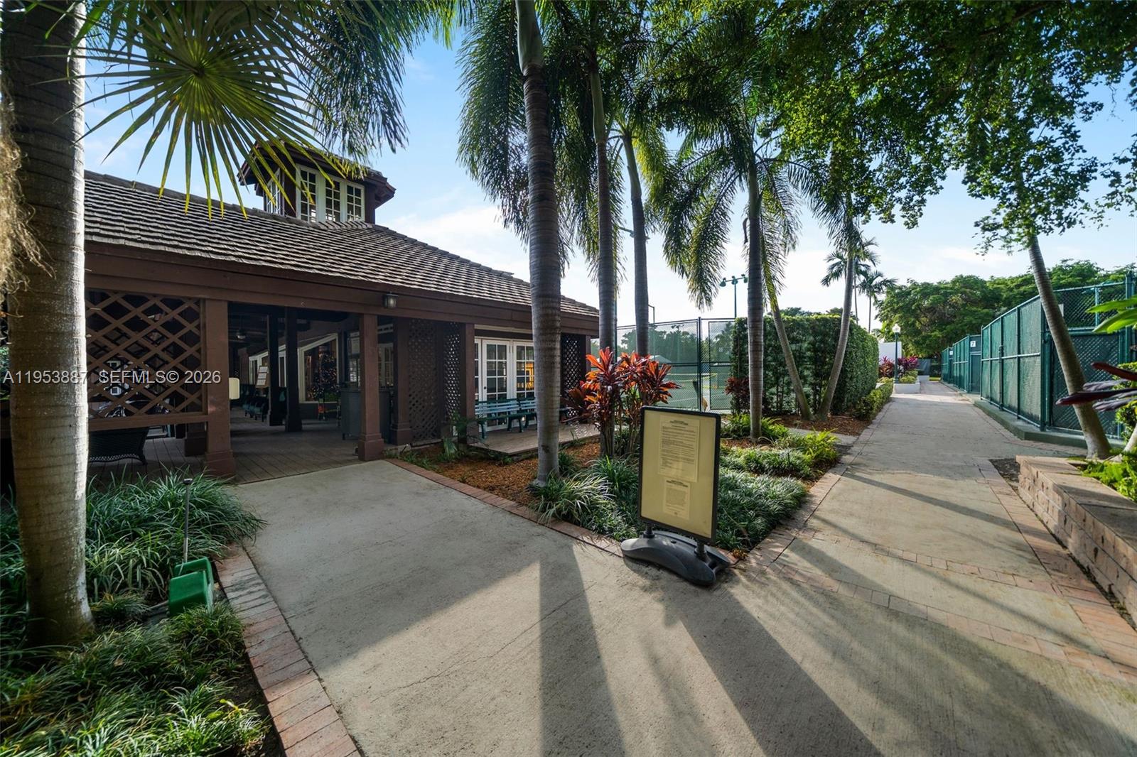 TOWERS OF QUAYSIDE CONDO - Residential