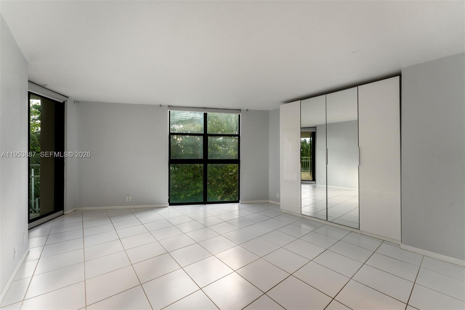 TOWERS OF QUAYSIDE CONDO - Residential