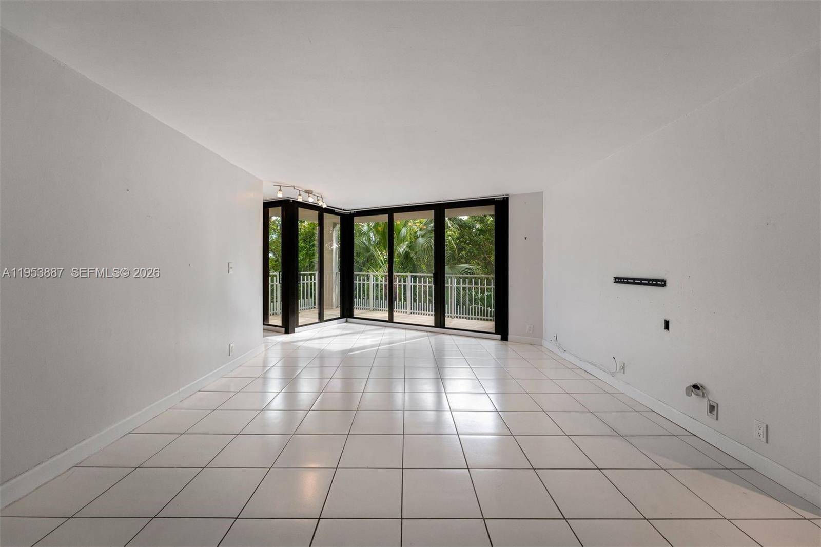 2000 Towerside Ter 608