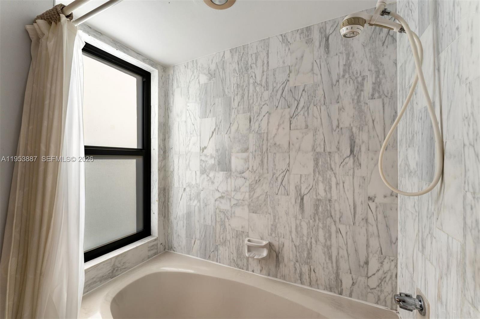 TOWERS OF QUAYSIDE CONDO - Residential