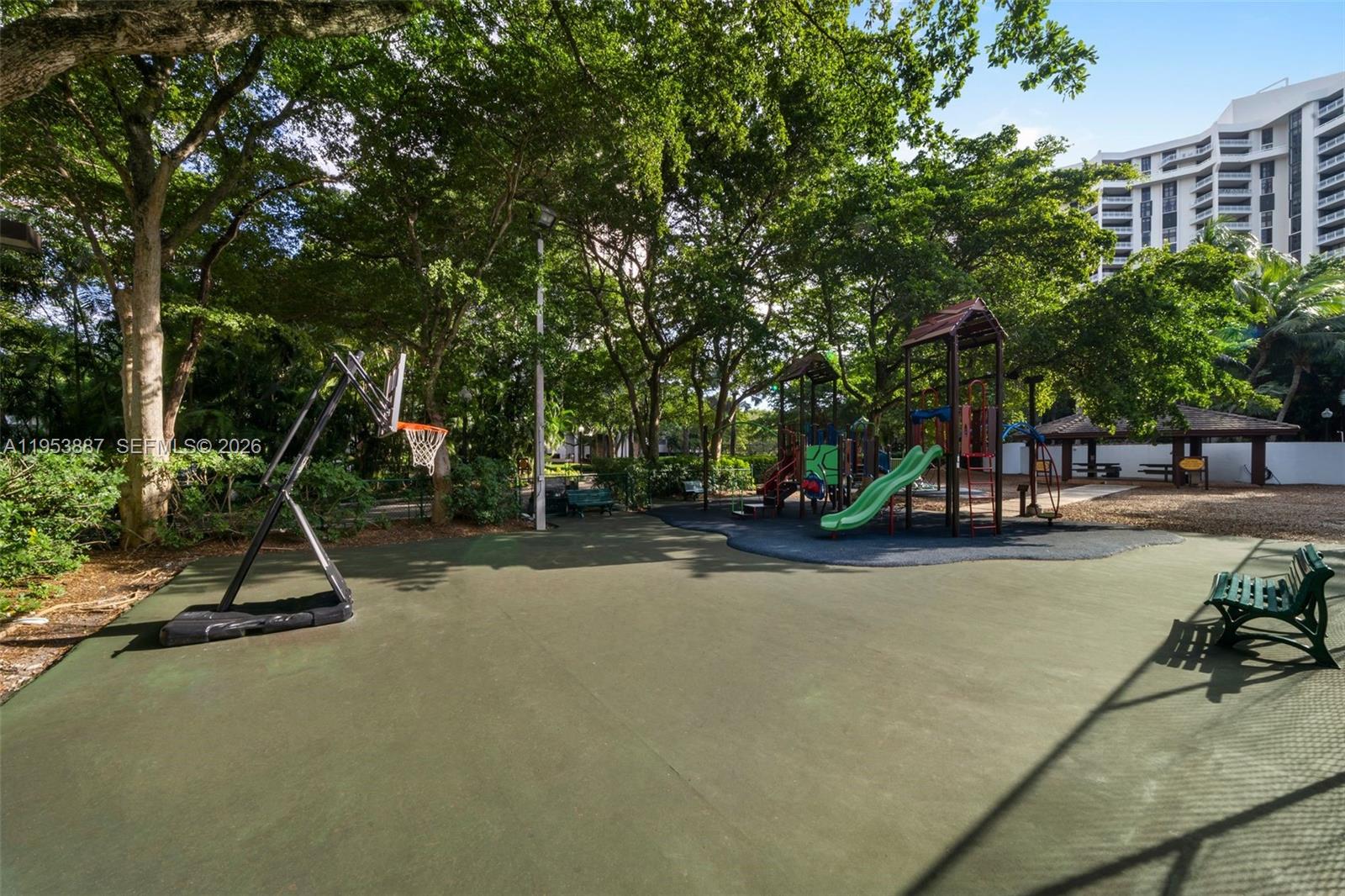 TOWERS OF QUAYSIDE CONDO - Residential