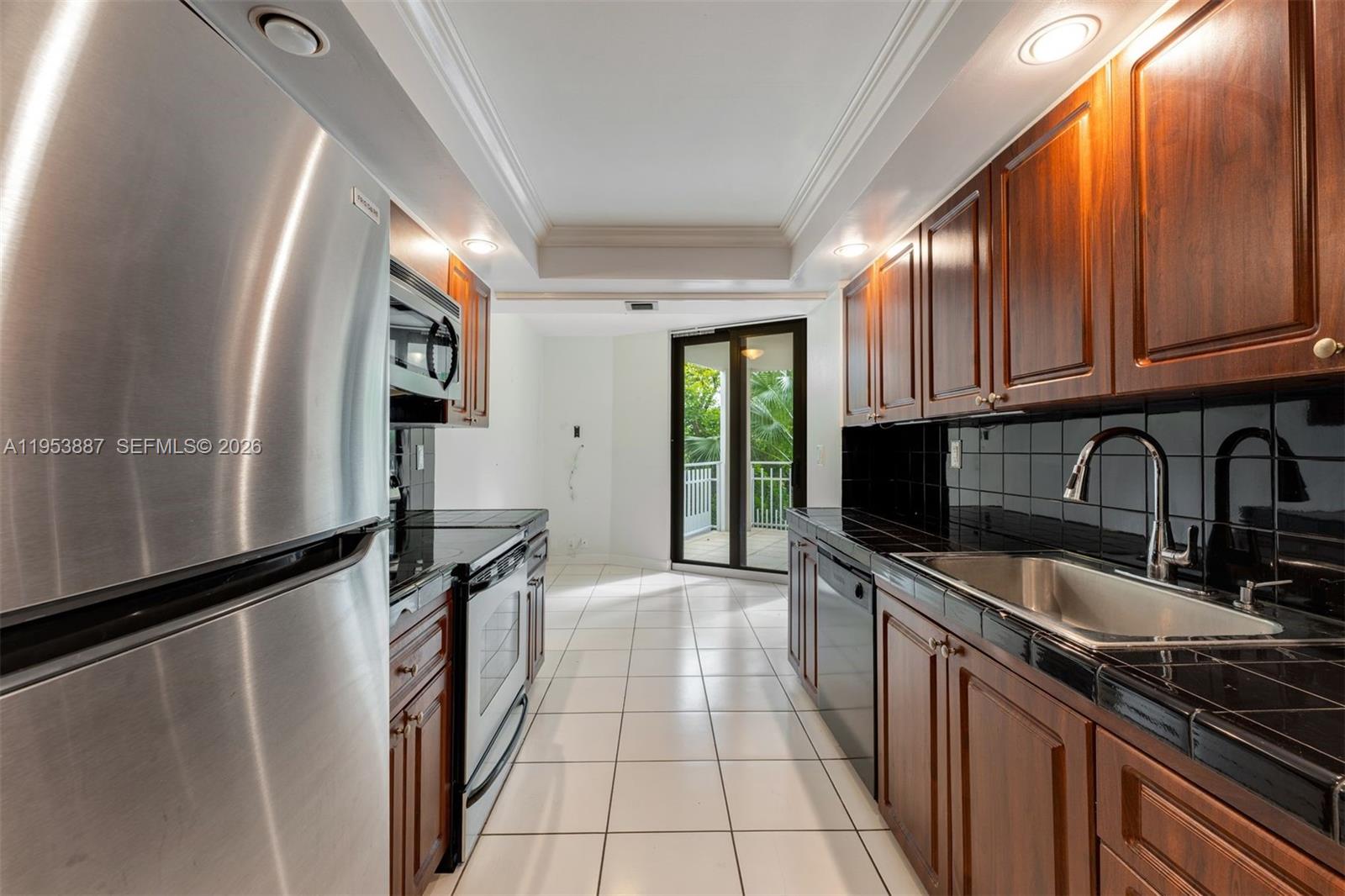 TOWERS OF QUAYSIDE CONDO - Residential