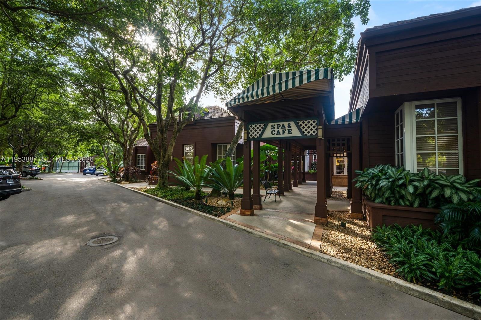 TOWERS OF QUAYSIDE CONDO - Residential