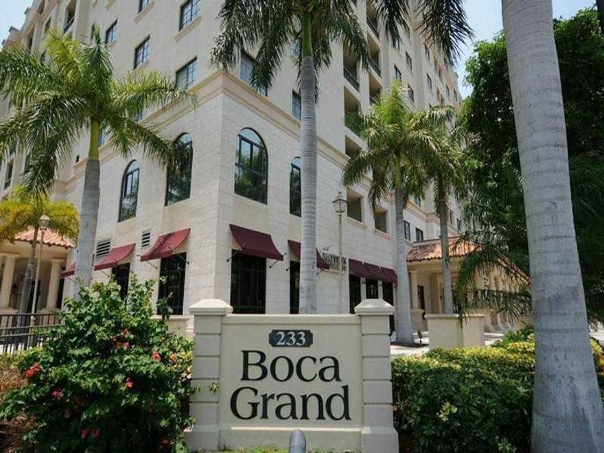 BEAUTIFUL 3BED AND 2 BATH UNIT IN A BEAUTIFUL COMMUNITY. LOCATED IDEALLY JUST MINUTES FROM MIZNER PARK, I-95 AND THE BEACH. BRIGHT, LIVELY GROUNDS WITH PLUSH TROPICAL LANDSCAPING AND CLASSIC MEDITERRANEAN ARCHITECTURE LEND TO AND OVERALL PLEASANT AND RELA XING ATMOSPHERE.