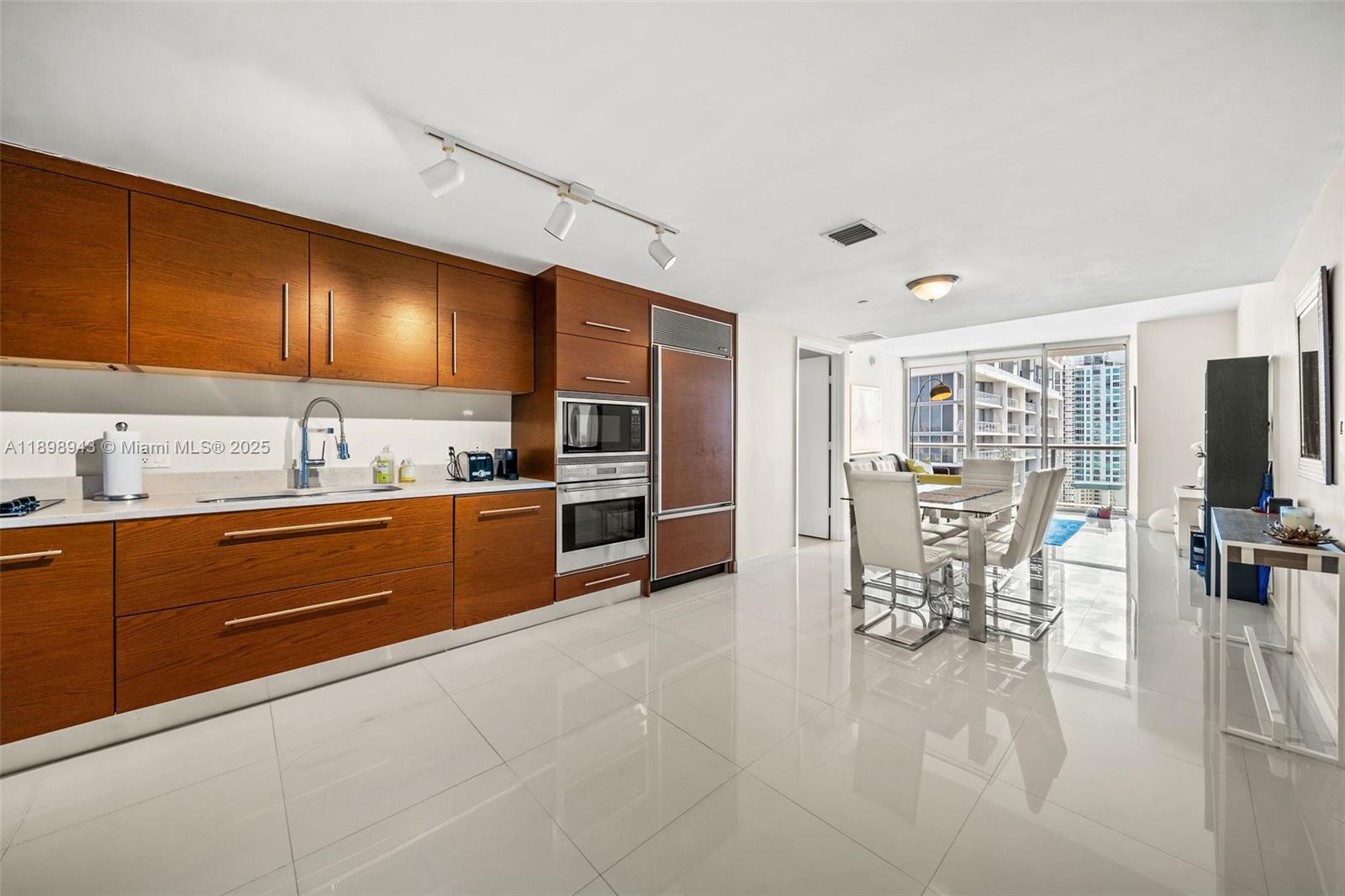 ICON BRICKELL CONDO NO 3 - Residential