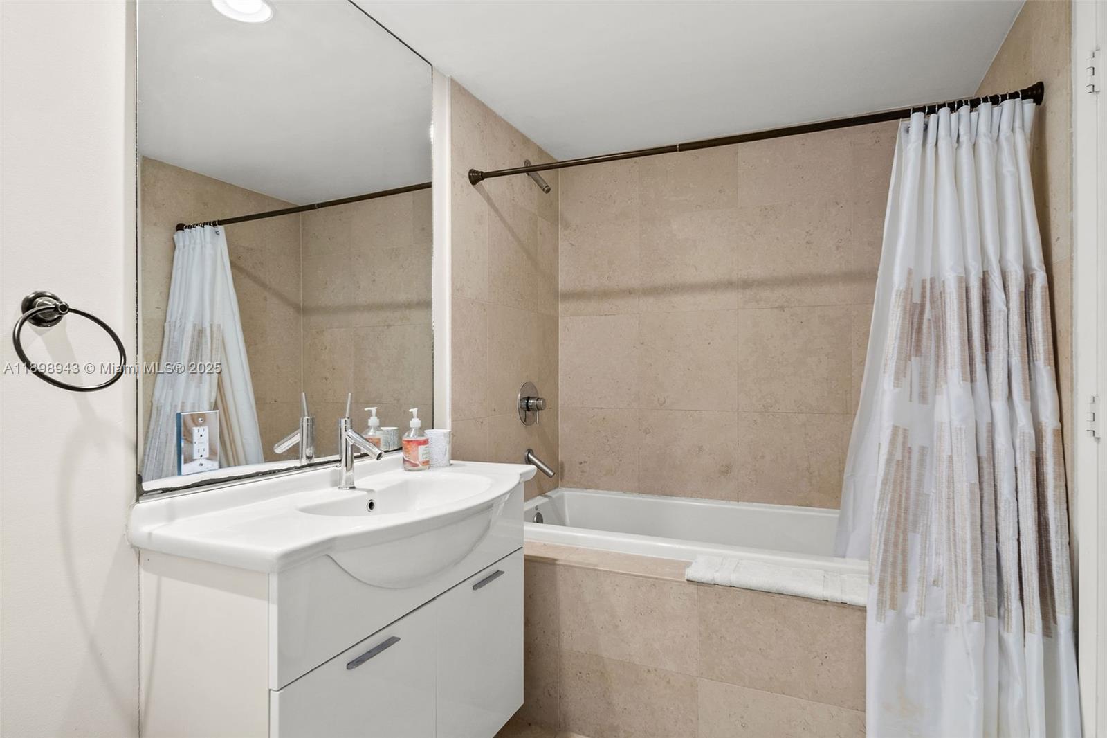 ICON BRICKELL CONDO NO 3 - Residential