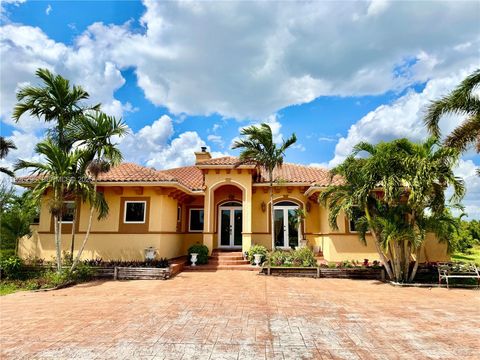 Photo of 20401 SW 184th St, Miami, FL 33187 (MLS # A11926296)