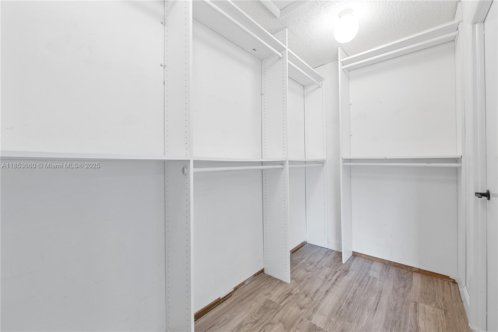 MANORS TOWNHOUSE - Residential