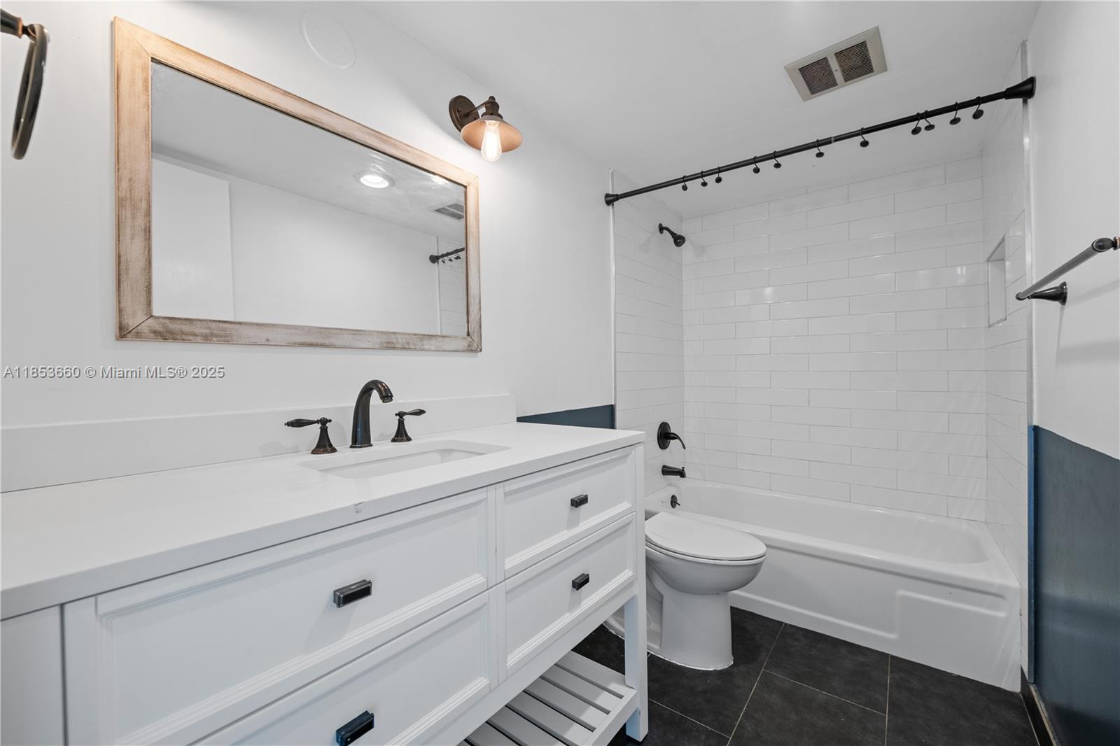 MANORS TOWNHOUSE - Residential