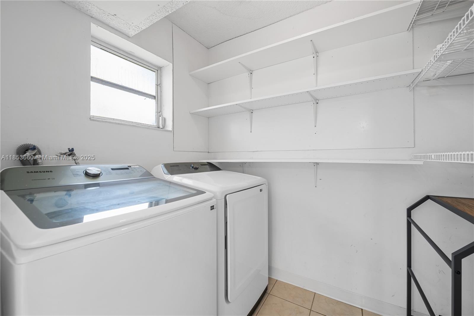 MANORS TOWNHOUSE - Residential